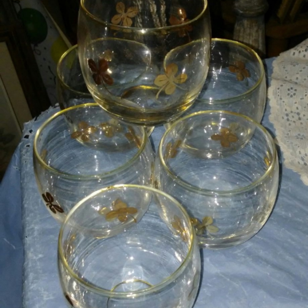 VINTAGE SET OF SIX GOLD CLOVER LEAF DOF GLASSES. "RARE FIND".